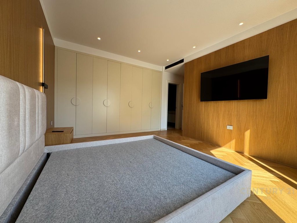 2+1+3 Apartment + 2 Parking – Dry Lake, Tirana
