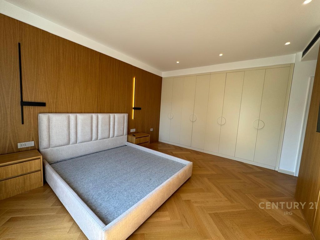 2+1+3 Apartment + 2 Parking – Dry Lake, Tirana
