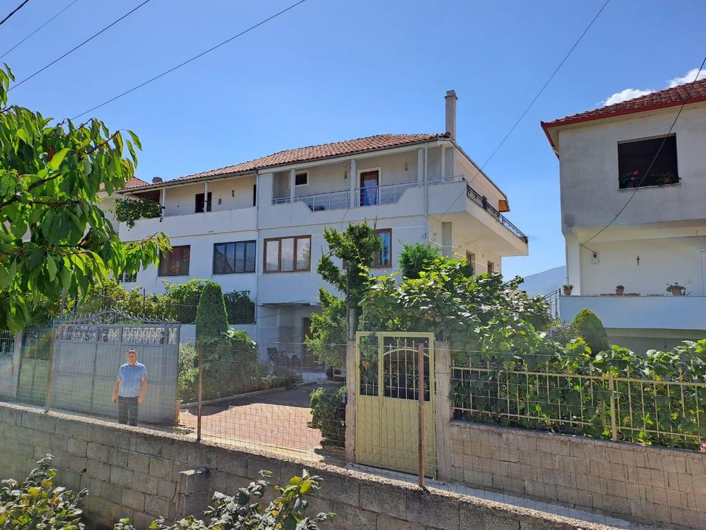 Vilë pranë liqenit – Rruga Driloni, Pogradec