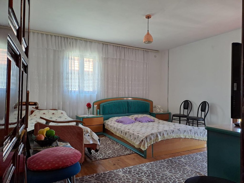 Vilë pranë liqenit – Rruga Driloni, Pogradec