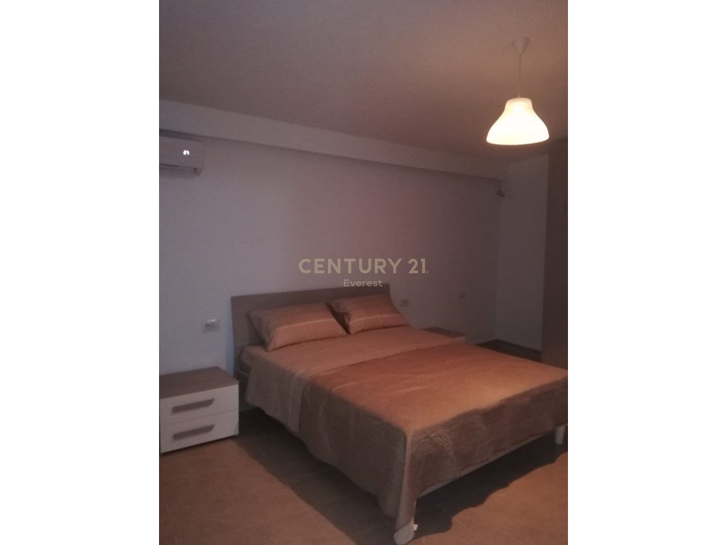 Apartament 2+1 me verandë dhe pamje deti – Sarandë