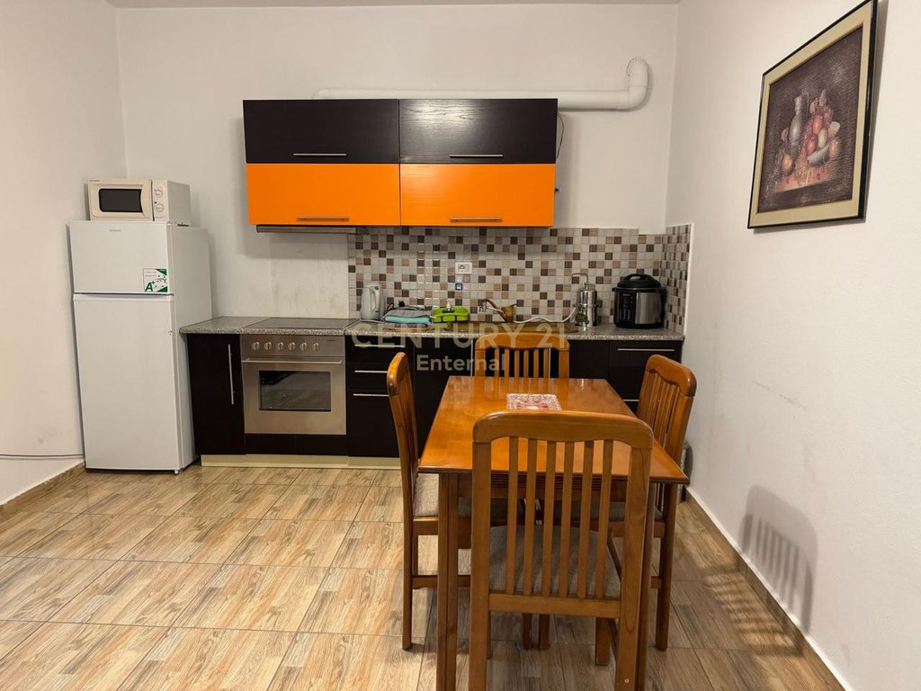 Apartament 1+1 me pamje deti – Tek Porti, Sarandë