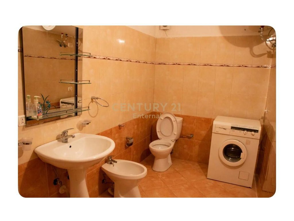 Apartament 1+1 me pamje deti – Tek Porti, Sarandë