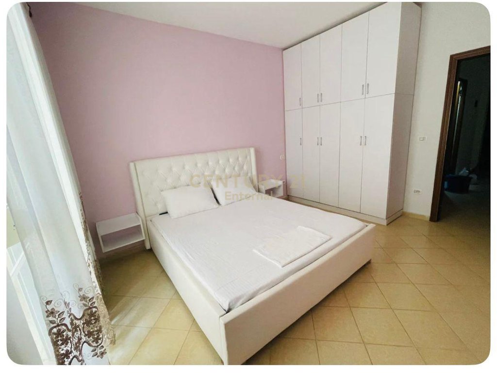 Apartament 1+1 me pamje deti – Tek Porti, Sarandë