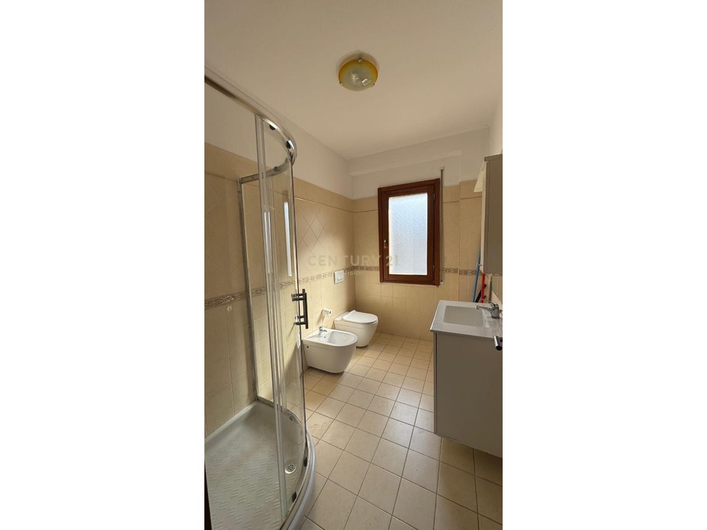 Apartament 3+1+2 me garazh me qira – zona Pedonale, Shkodër