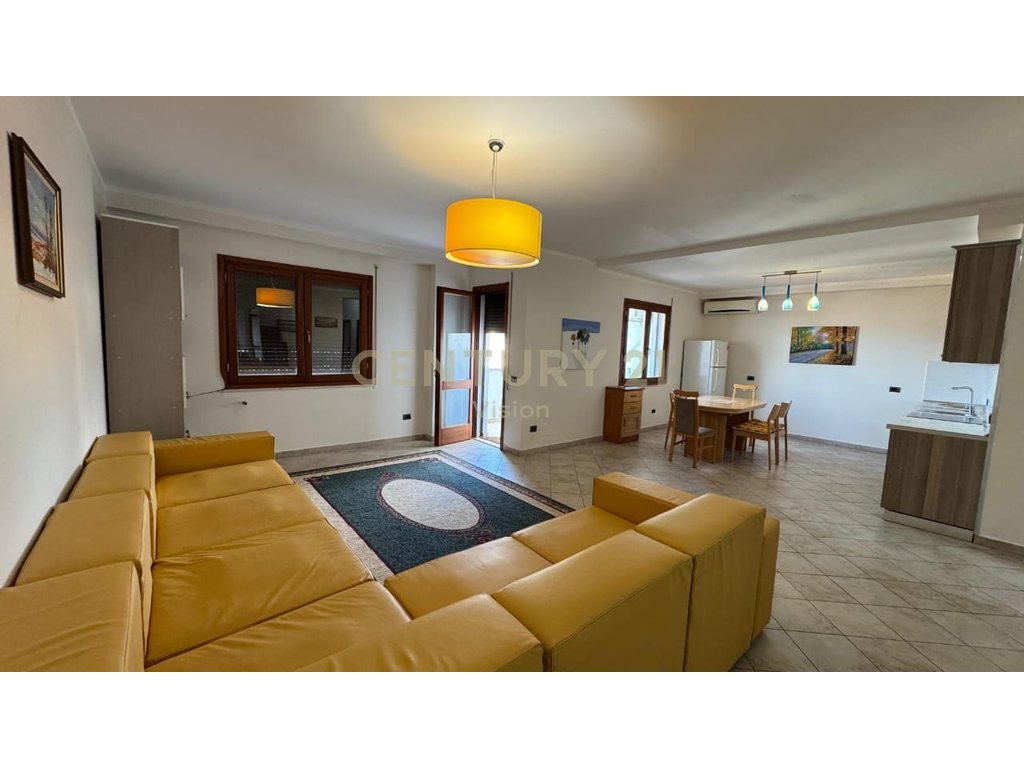 Apartament 3+1+2 me garazh me qira – zona Pedonale, Shkodër