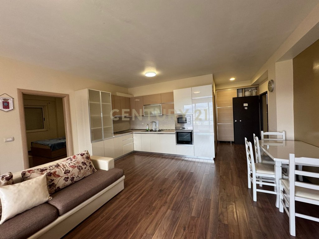 Apartament 2+1+2 – Qendër, Shkodër