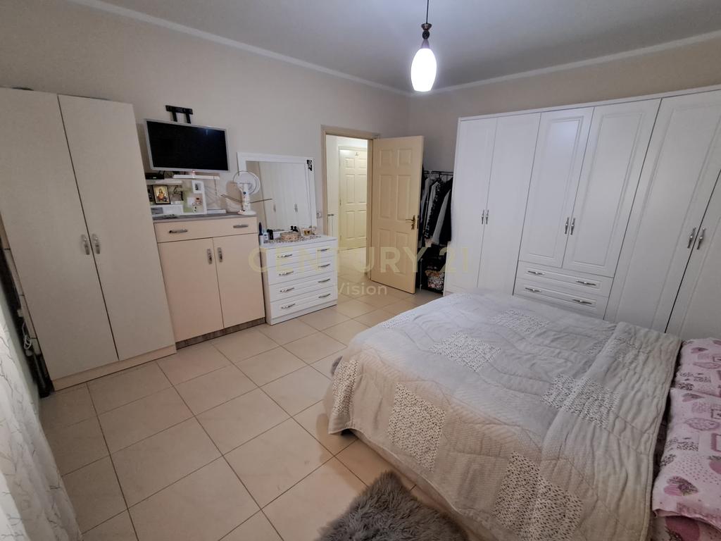 Apartament 1+1 (i konvertueshëm në 2+1) – pranë burgut të madh, Shkodër