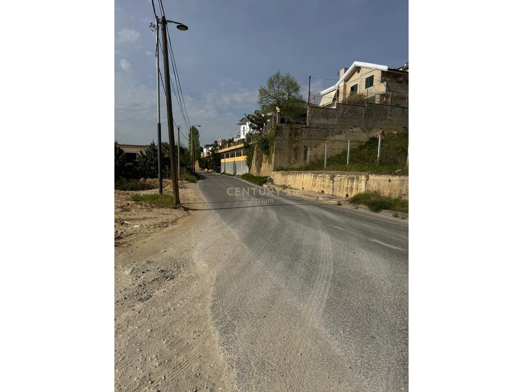 🌿 Tokë në shitje – 2600 m² në Farkë, me pamje spektakolare te Tiranes dhe Liqenit
