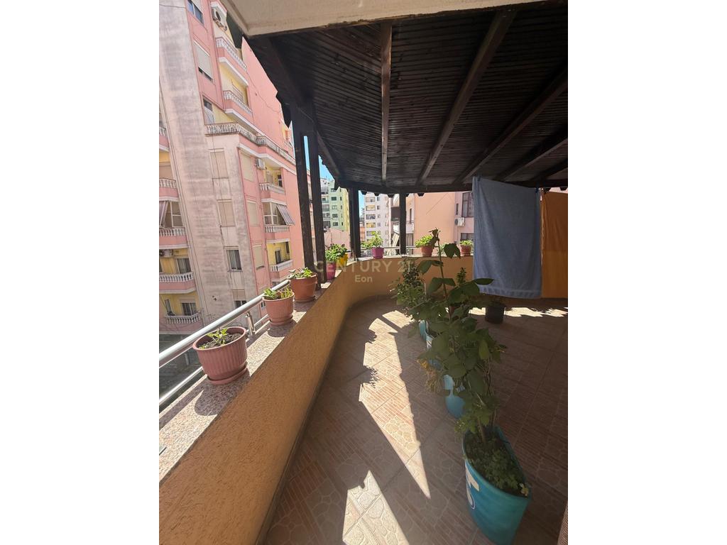 4-Storey Villa for Sale in Neighborhood No. 5, Durrës! 2 minutes from center