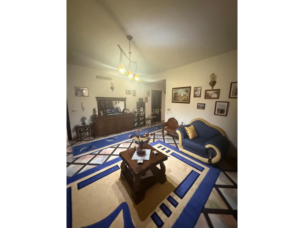 4-Storey Villa for Sale in Neighborhood No. 5, Durrës! 2 minutes from center