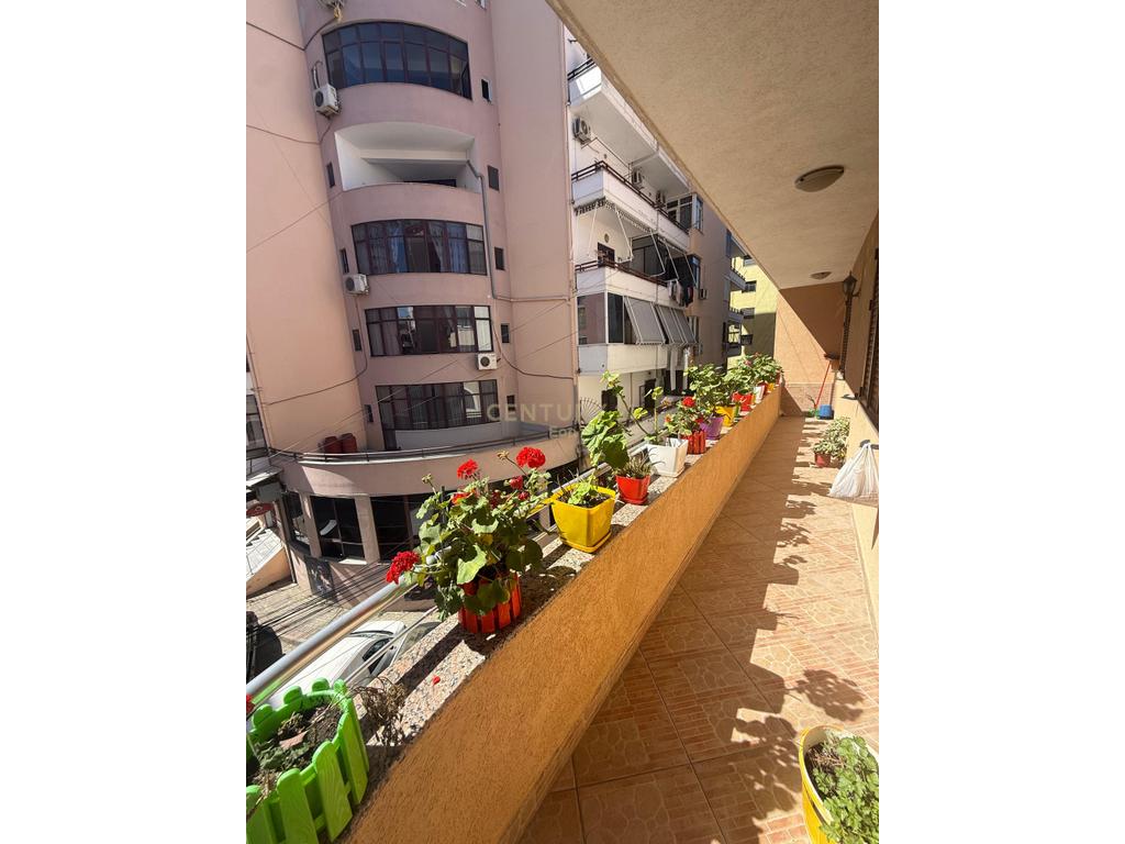 4-Storey Villa for Sale in Neighborhood No. 5, Durrës! 2 minutes from center