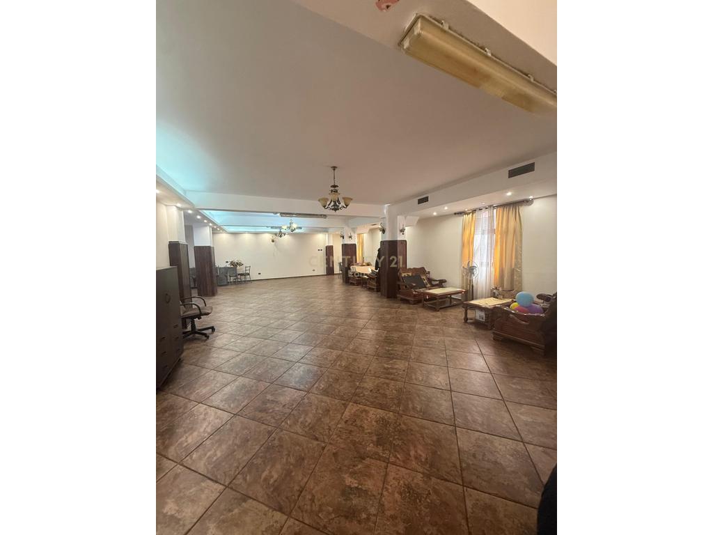 4-Storey Villa for Sale in Neighborhood No. 5, Durrës! 2 minutes from center