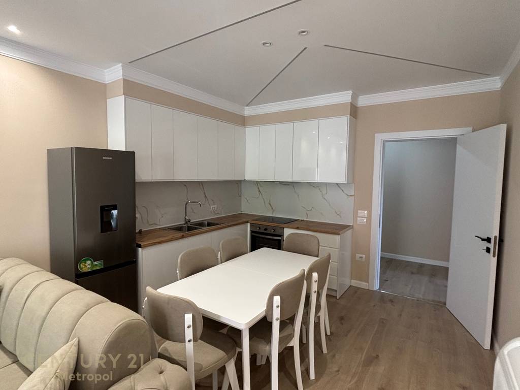 Apartment 2+1 me Qira afer Unazes, Paskuqan