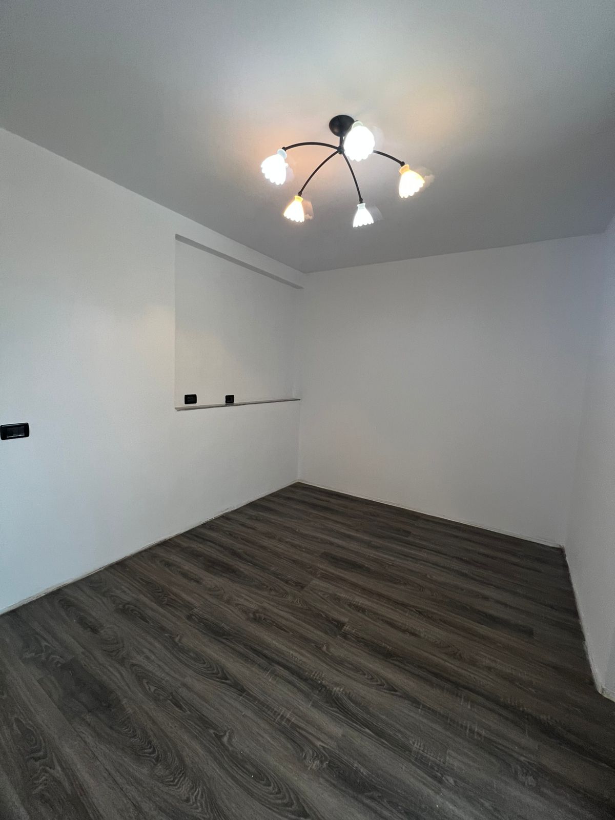Shitet Apartament 2+1 – Ish Fusha e Aviacionit