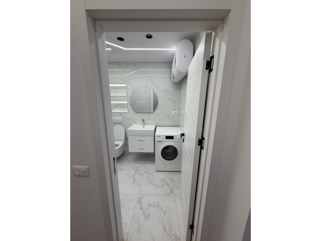 Apartament 2+1 me Qira në Vijë të Parë Bregdetare – Pamje Ballore nga Deti !