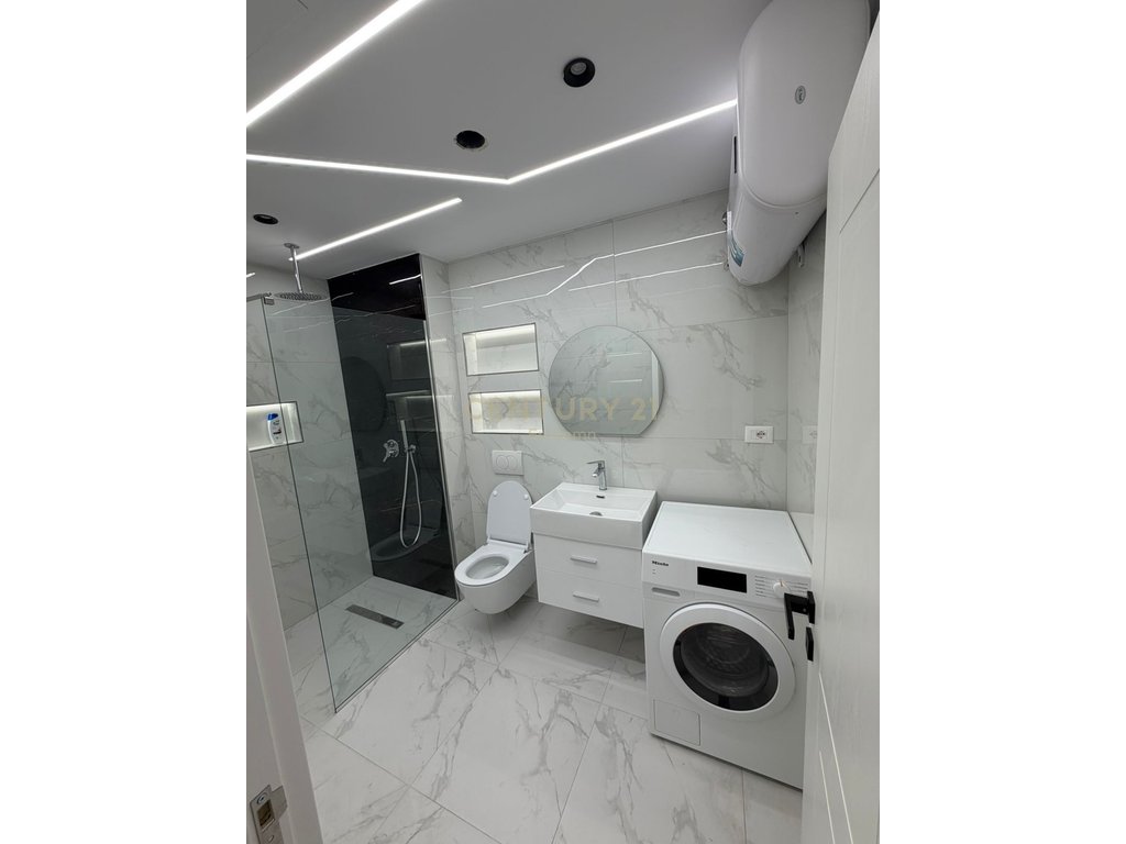 Apartament 2+1 me Qira në Vijë të Parë Bregdetare – Pamje Ballore nga Deti !