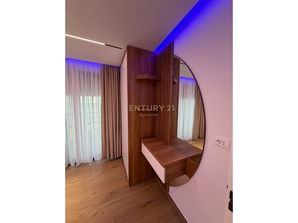 Apartament 2+1 me Qira në Vijë të Parë Bregdetare – Pamje Ballore nga Deti !