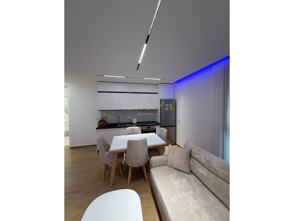 Apartament 2+1 me Qira në Vijë të Parë Bregdetare – Pamje Ballore nga Deti !