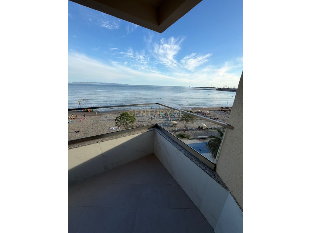 Apartament 2+1 me Qira në Vijë të Parë Bregdetare – Pamje Ballore nga Deti !