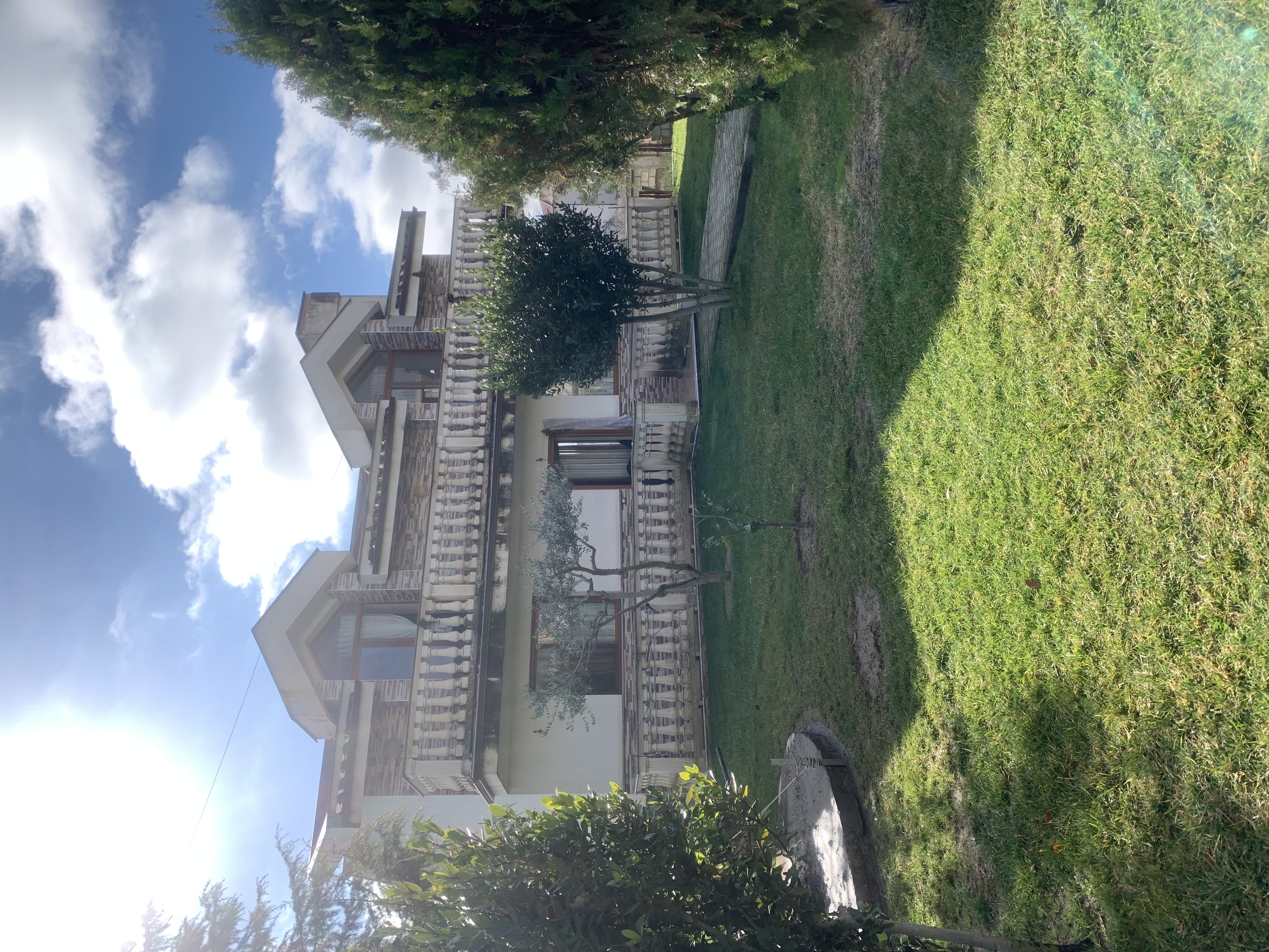 Private house with swimming pool for sale 