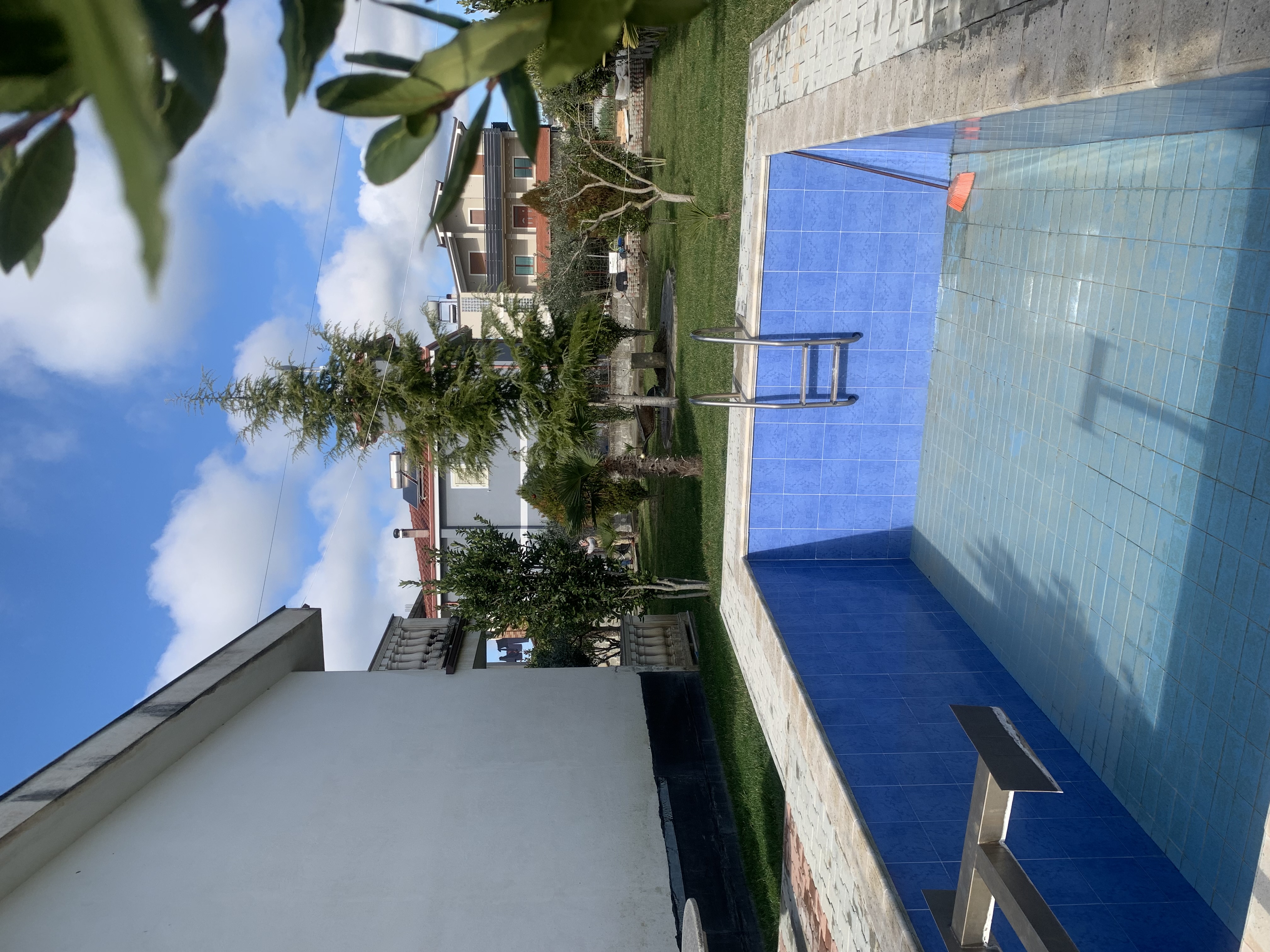Private house with swimming pool for sale 