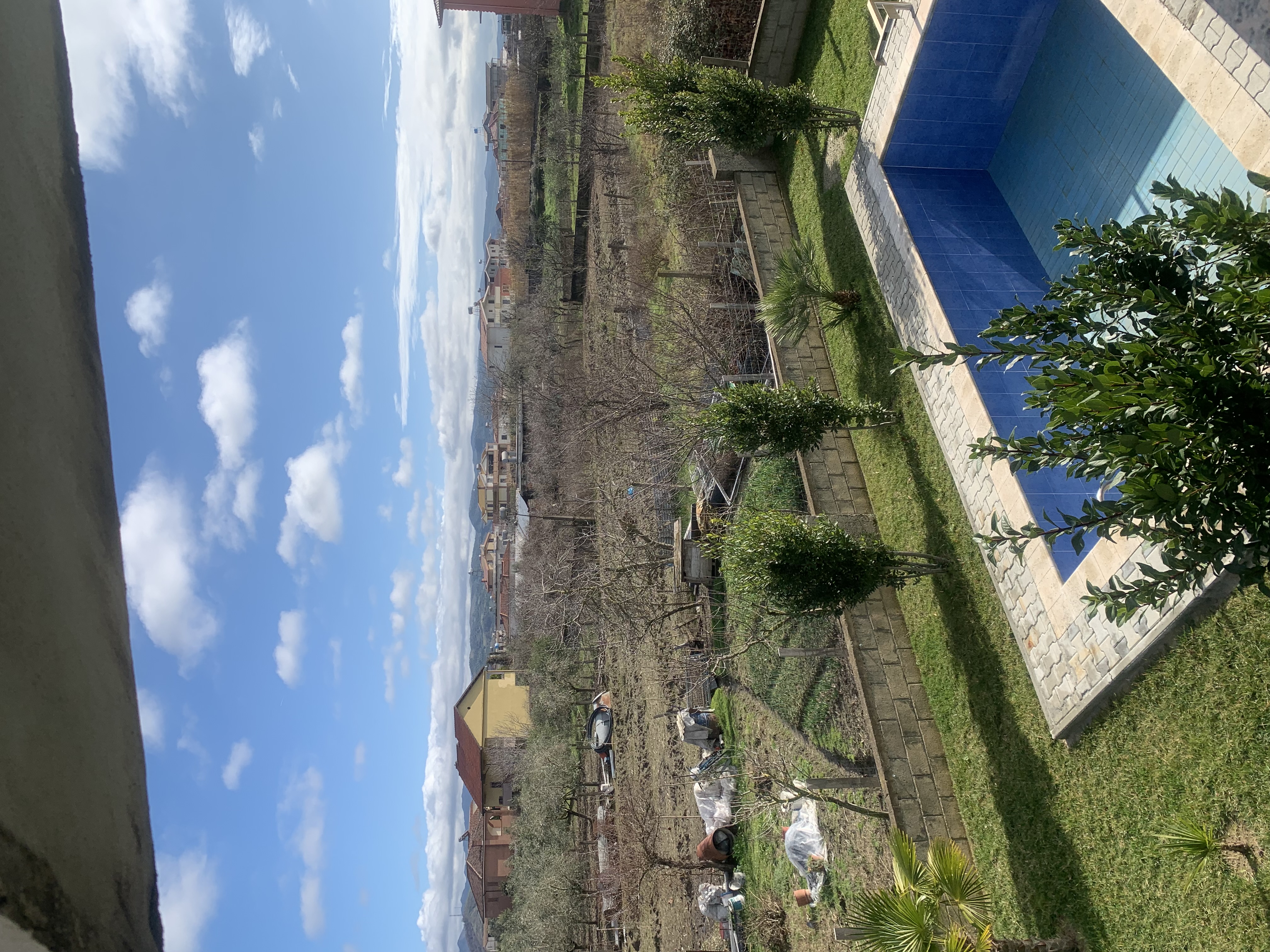 Private house with swimming pool for sale 