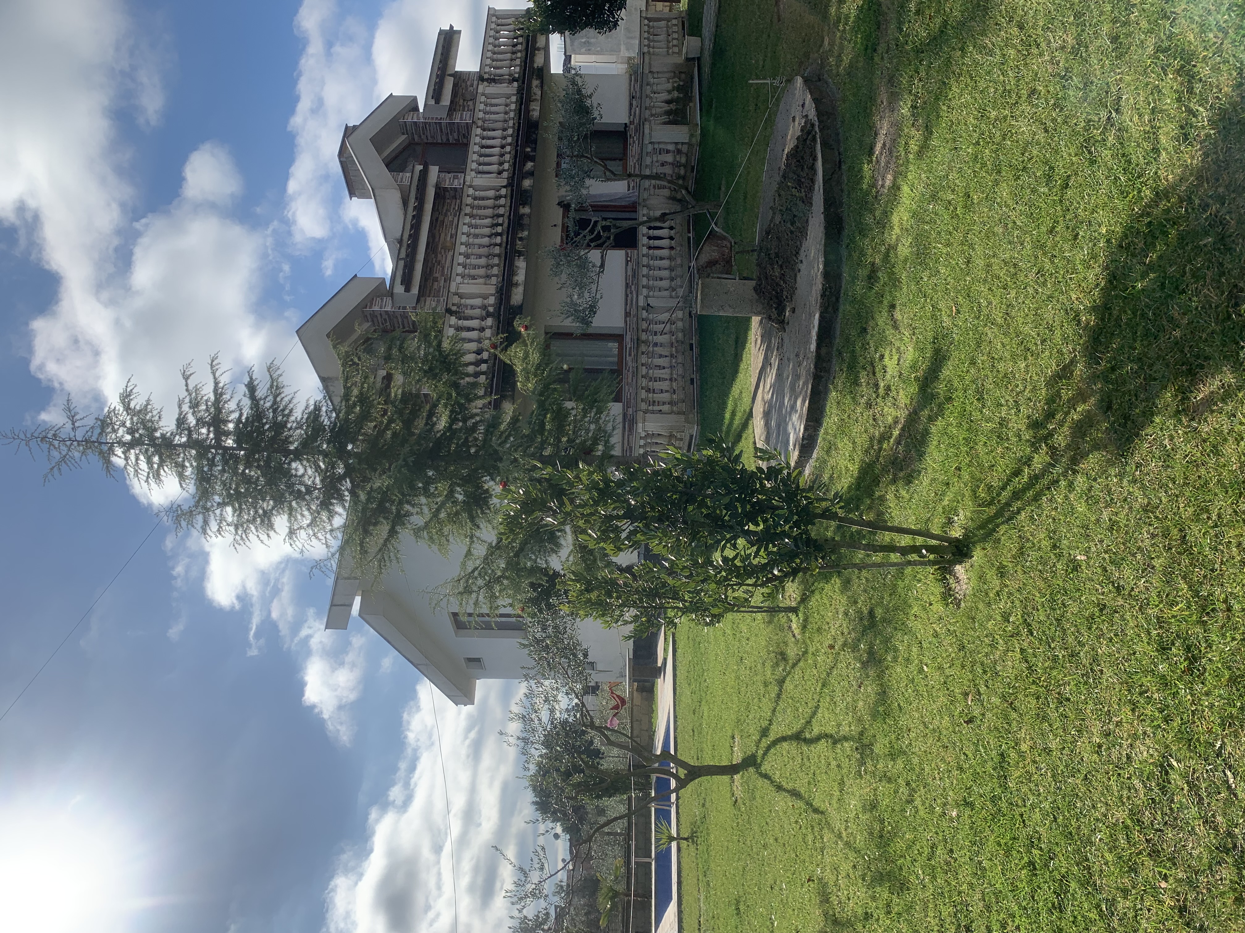 Private house with swimming pool for sale 