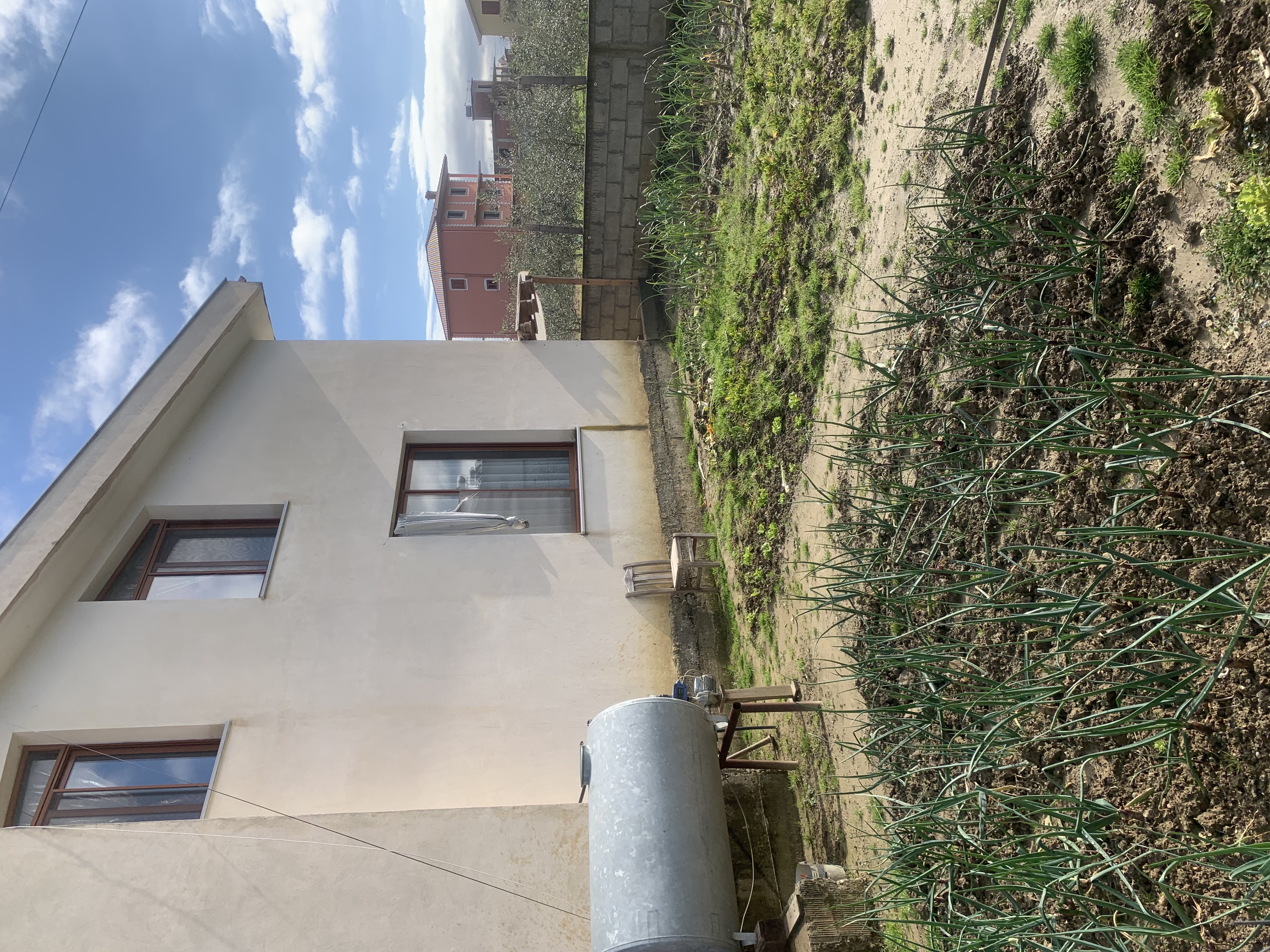 Private house with swimming pool for sale 