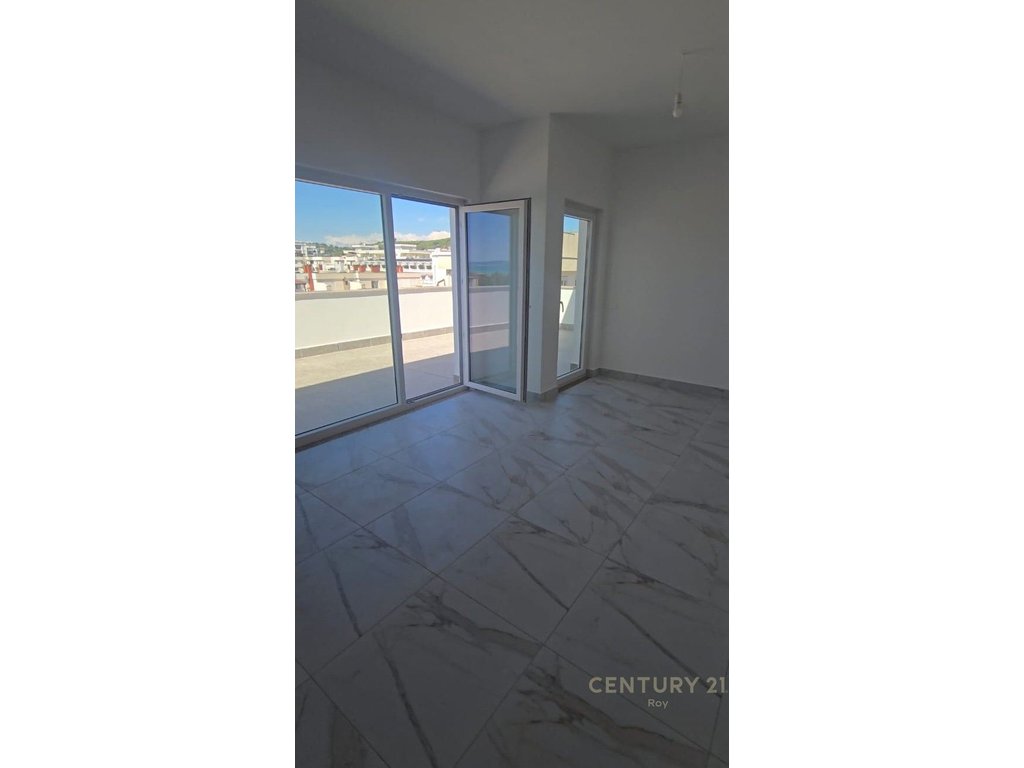 Shitet Apartament 2+1 Verande me Pamje Deti ne GOLEM,NDERTIM i Ri (3/7)