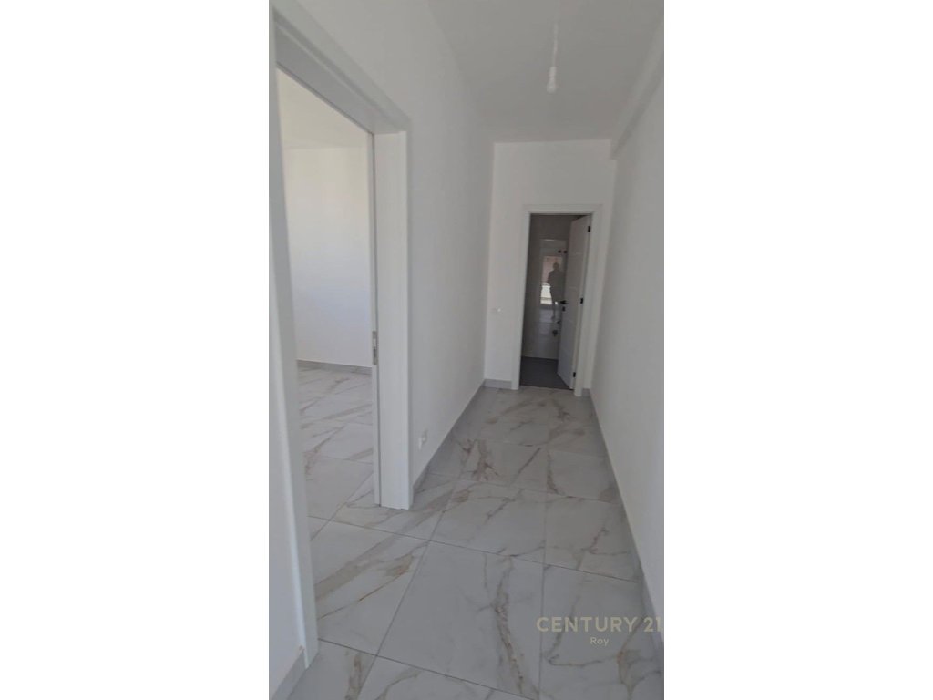 Shitet Apartament 2+1 Verande me Pamje Deti ne GOLEM,NDERTIM i Ri (5/7)