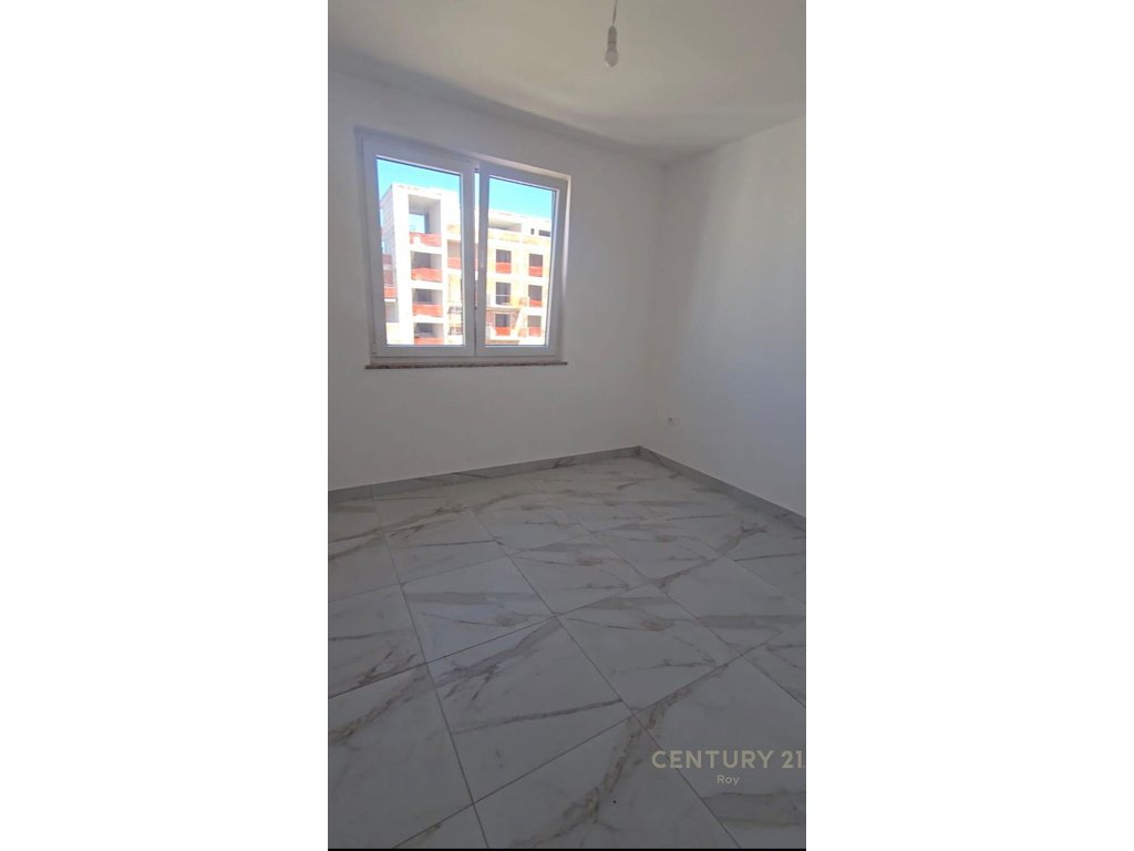 Shitet Apartament 2+1 Verande me Pamje Deti ne GOLEM,NDERTIM i Ri (7/7)