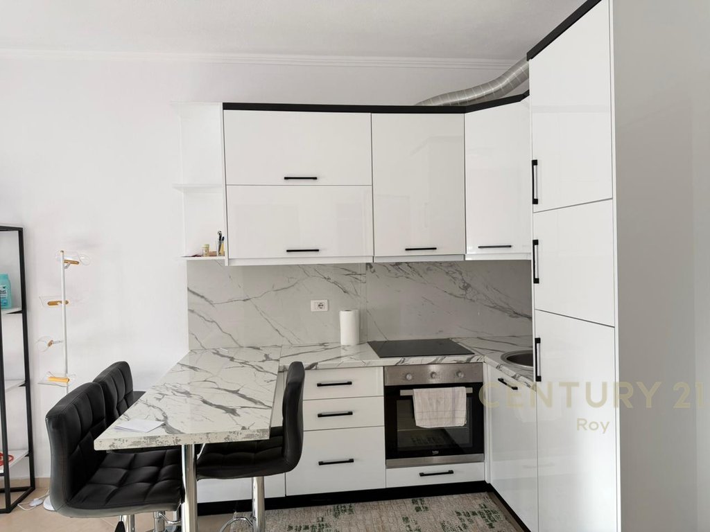 Apartament 1+1 per Shitje ne Qender te Golemit (2/18)