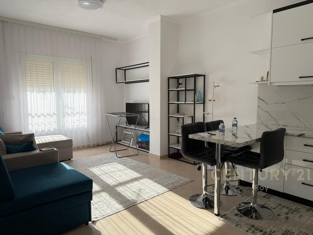 Apartament 1+1 per Shitje ne Qender te Golemit (3/18)