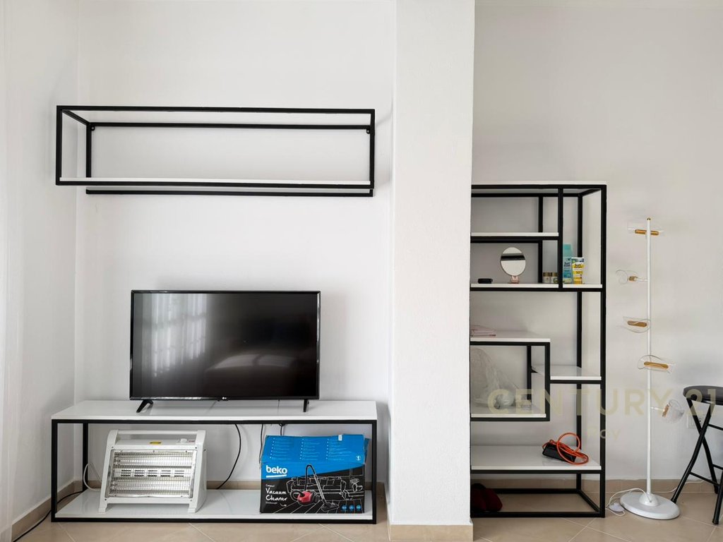 Apartament 1+1 per Shitje ne Qender te Golemit (4/18)