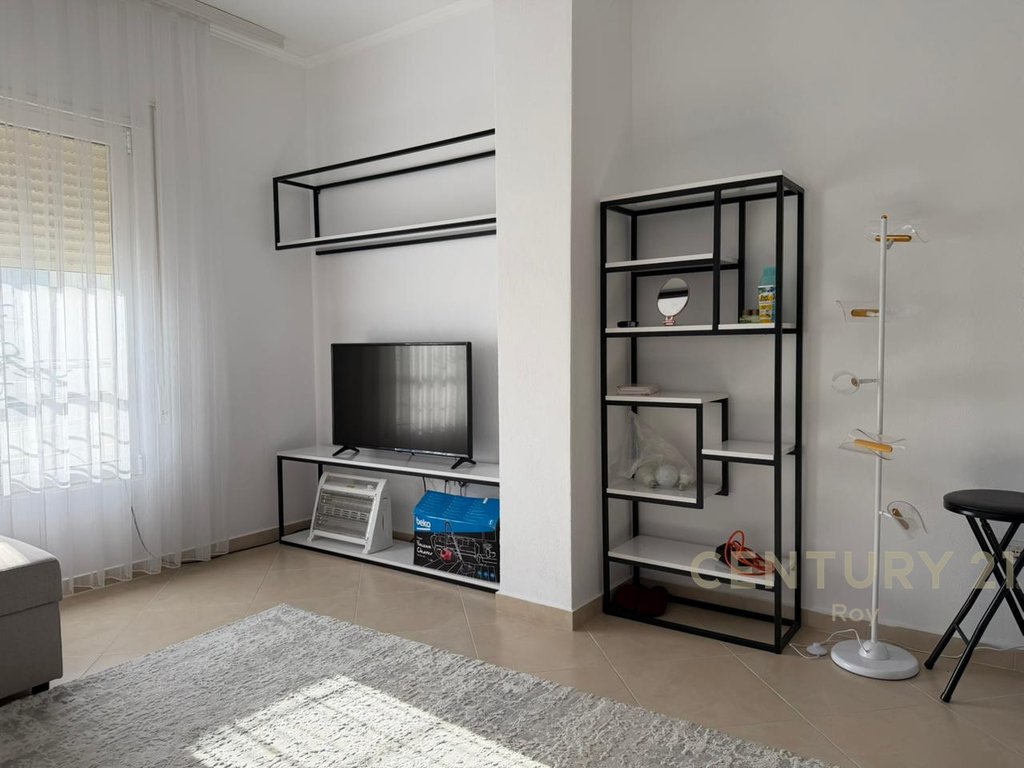 Apartament 1+1 per Shitje ne Qender te Golemit (5/18)