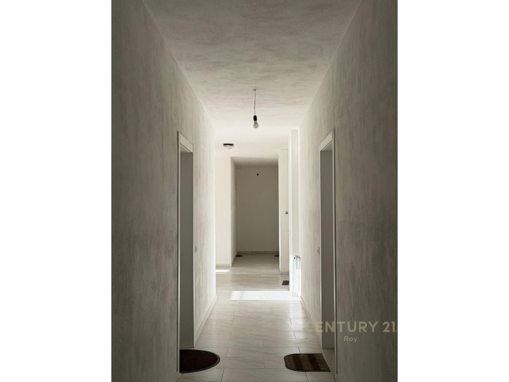 Apartament 1+1 per Shitje ne Qender te Golemit (8/18)
