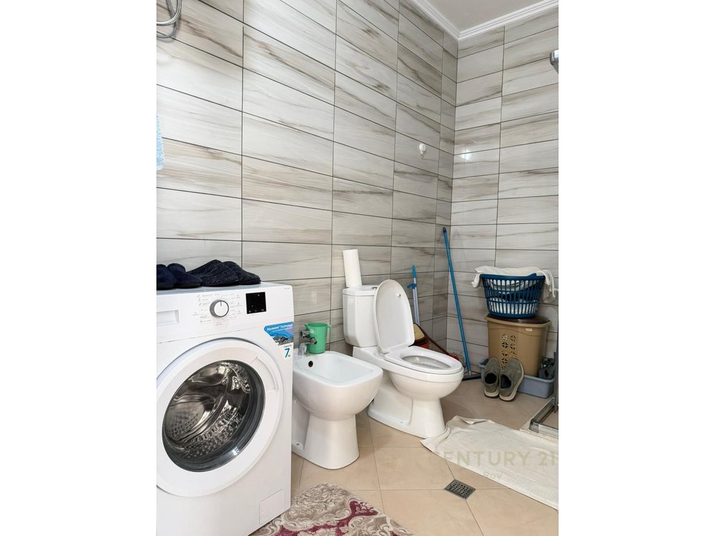 Apartament 1+1 per Shitje ne Qender te Golemit (11/18)