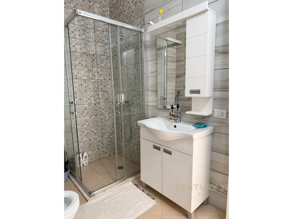 Apartament 1+1 per Shitje ne Qender te Golemit (12/18)
