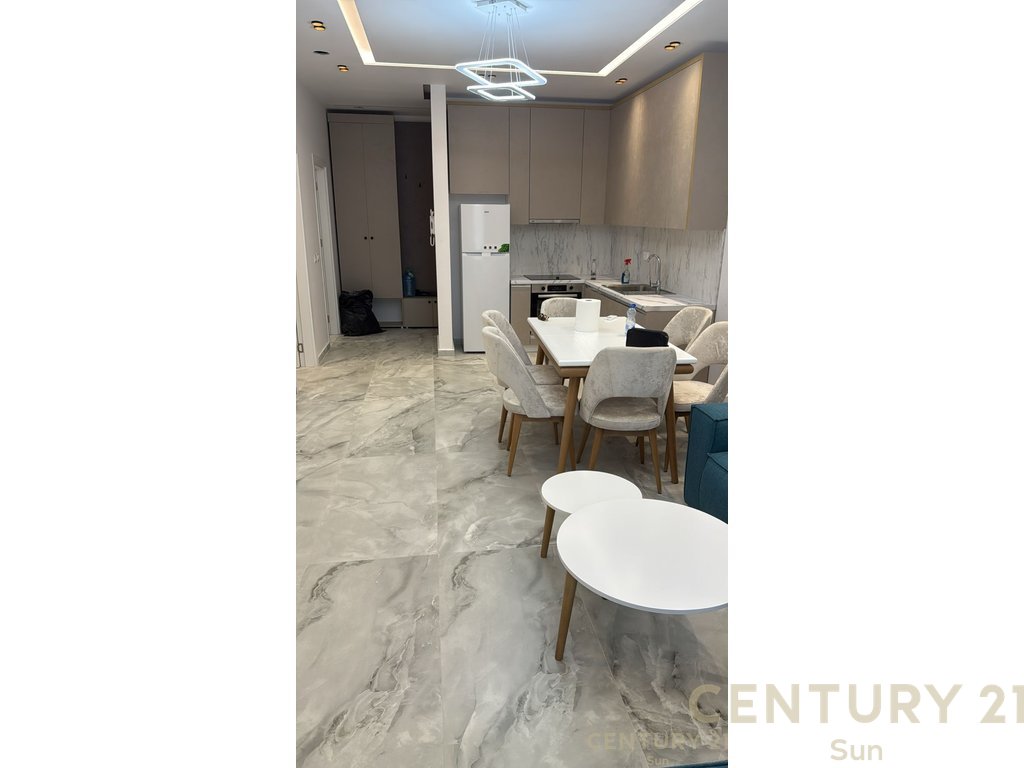 Apartament 2+1 per Shitje me Pamje nga Deti (1/7)