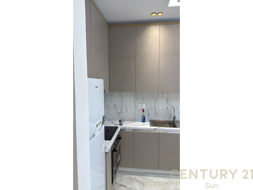 Apartament 2+1 per Shitje me Pamje nga Deti (3/7)