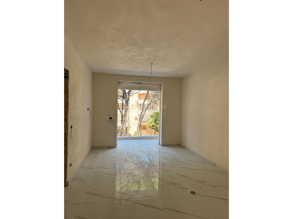 Shitet Super Apartament 1+1 Tek Mali Robit