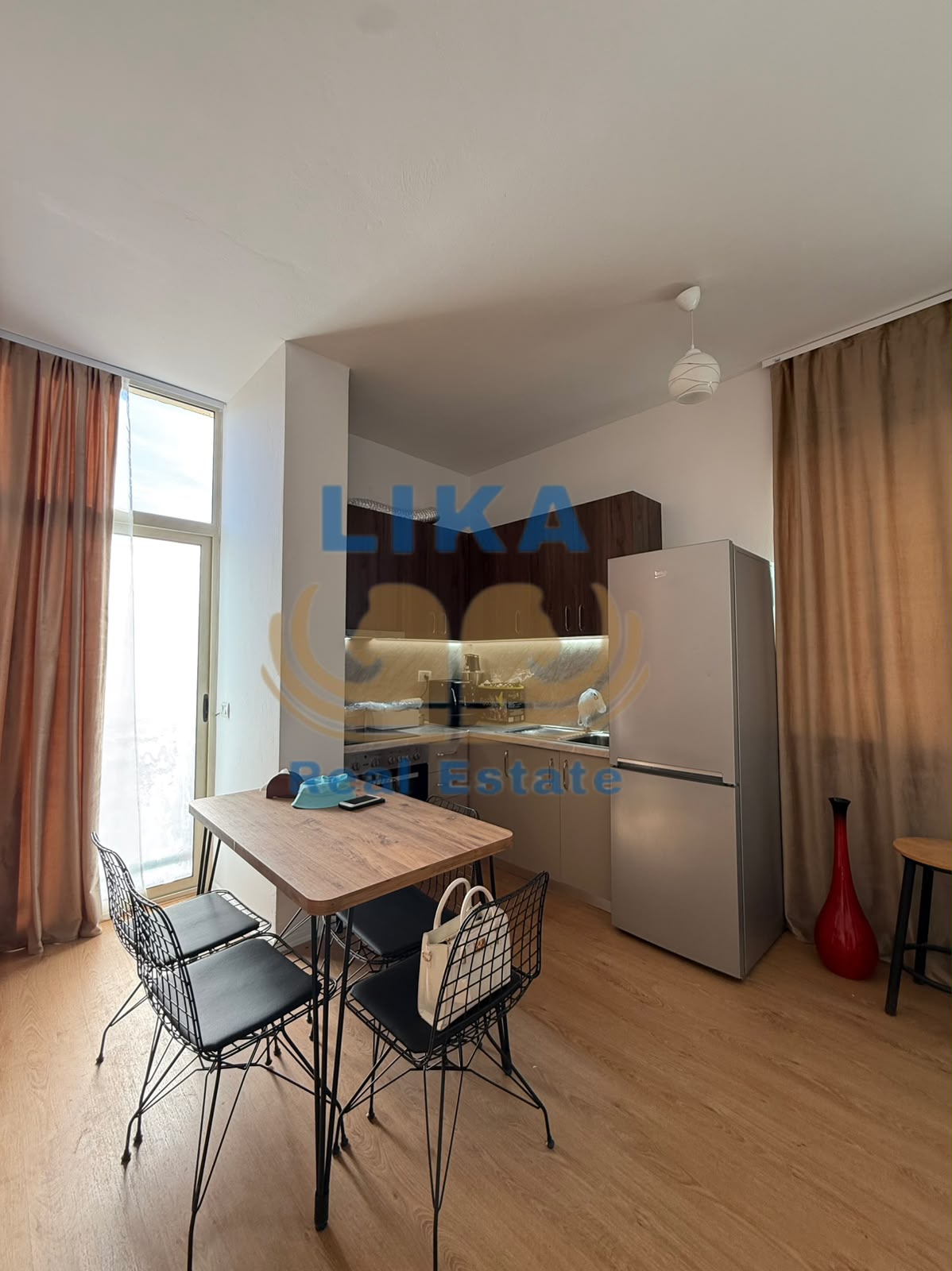 Elegancë Moderne, Vetëm 200 Metra nga Deti
