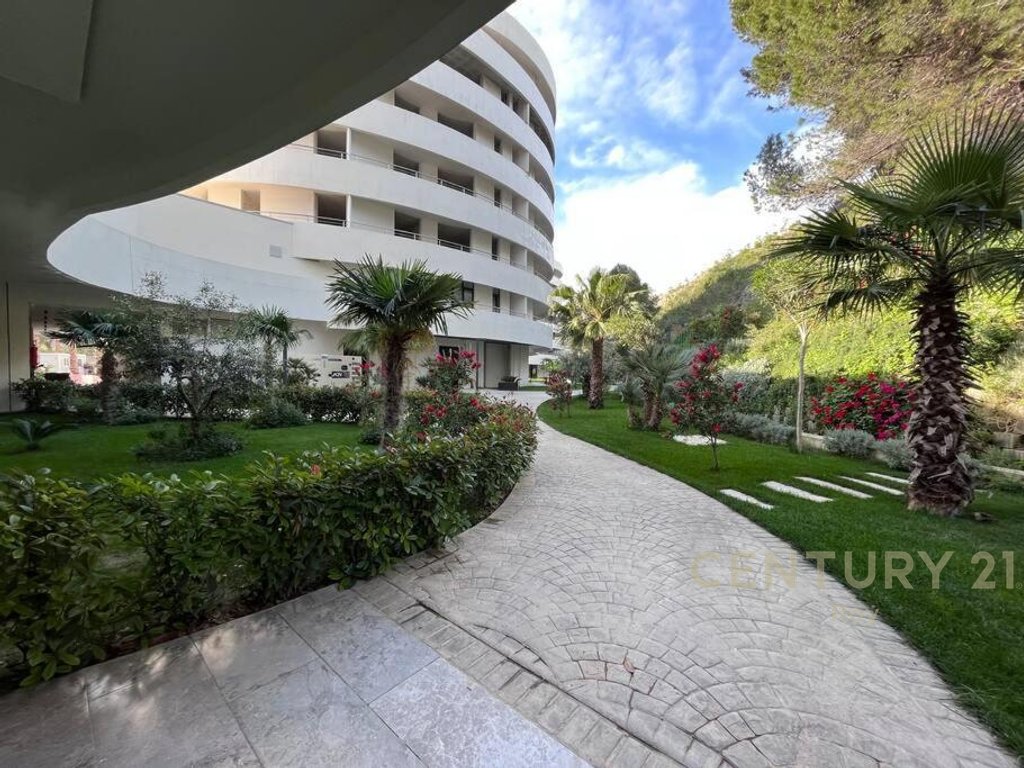 Per Shitje Apartament 2+1+2 me Pamje Deti