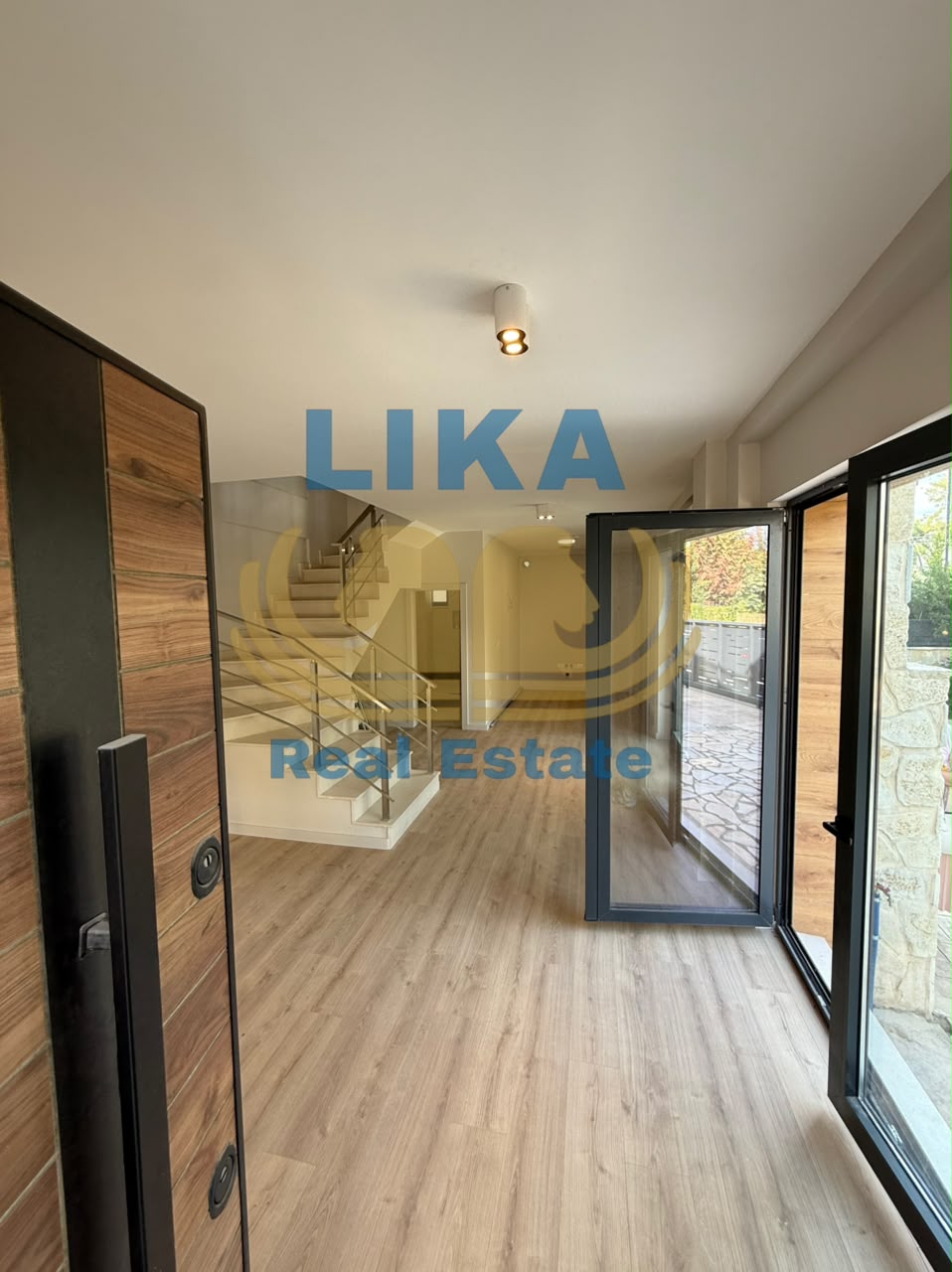 Arkitekturë moderne. Elegancë e pastër. Luks pa kompromis.