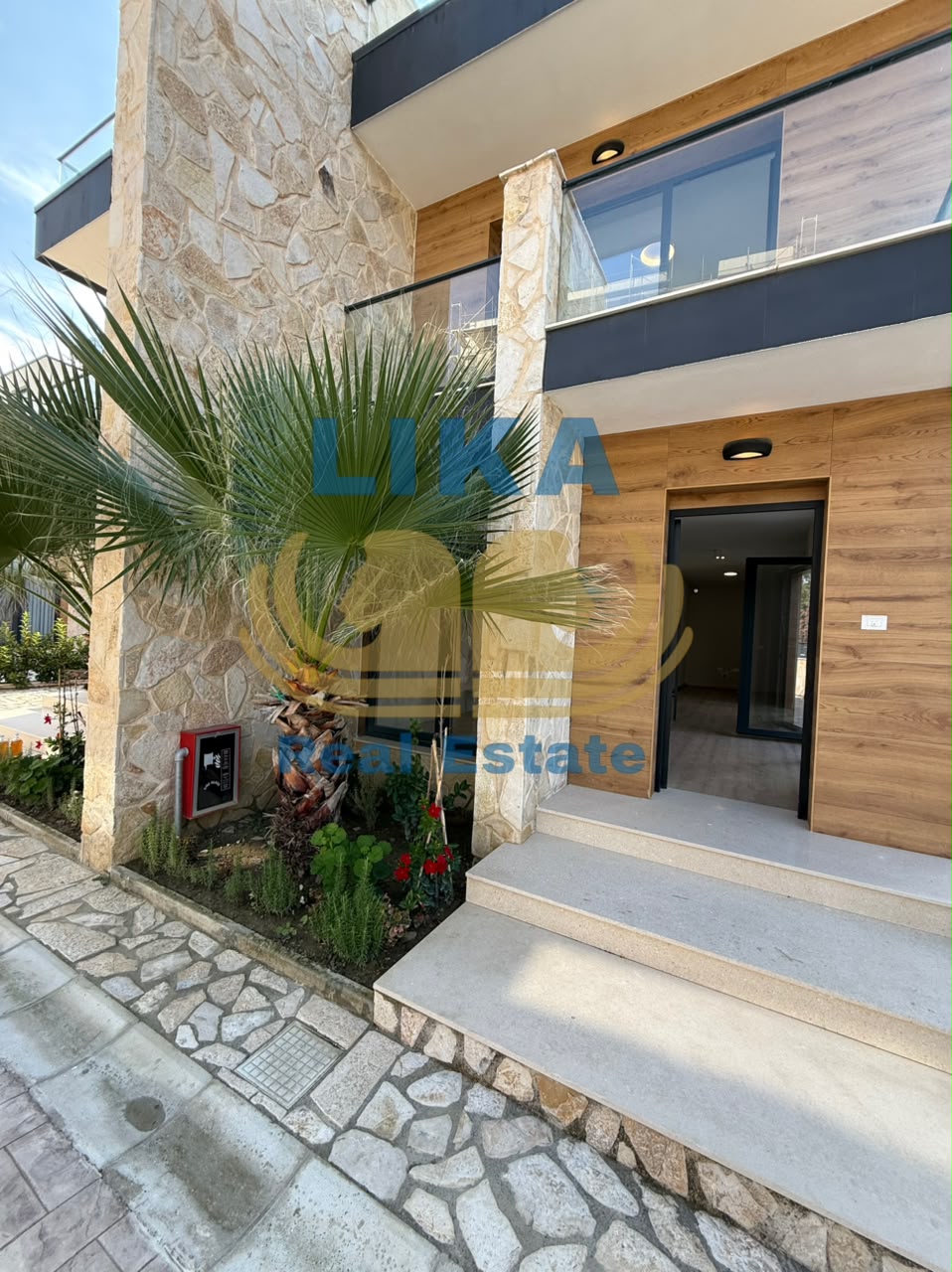 Arkitekturë moderne. Elegancë e pastër. Luks pa kompromis.