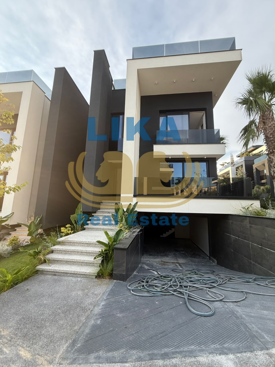 Arkitekturë moderne. Elegancë e pastër. Luks pa kompromis.