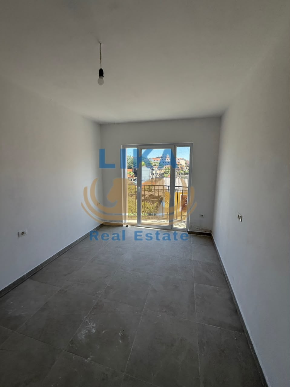 Apartament Modern 2+1+2 në Qendër të Kavajës – Komfort dhe Investim i Sigurt