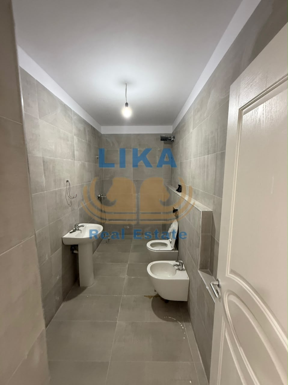 Apartament Modern 2+1+2 në Qendër të Kavajës – Komfort dhe Investim i Sigurt