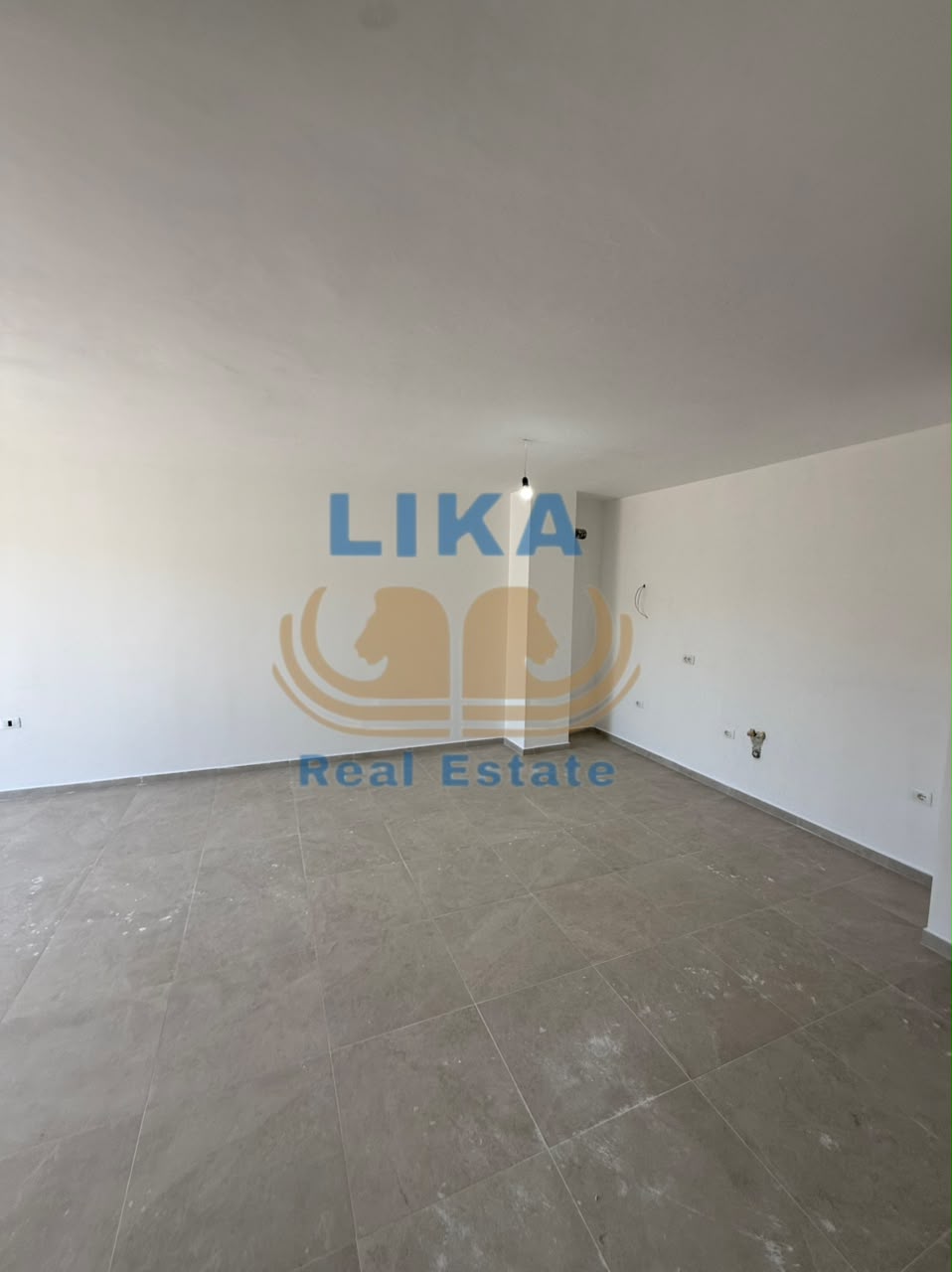 Apartament Modern 2+1+2 në Qendër të Kavajës – Komfort dhe Investim i Sigurt